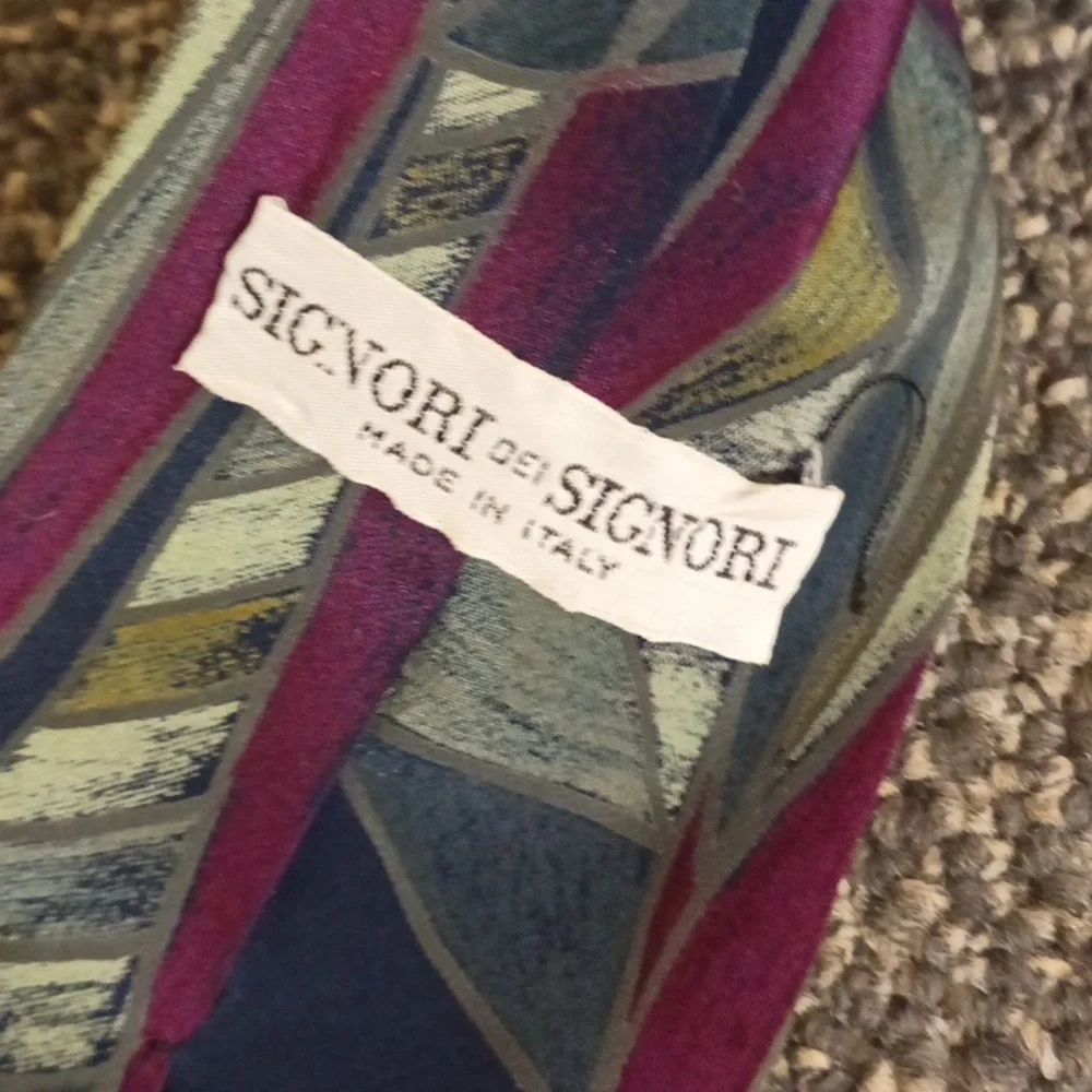 Signori Dei Signori 100 % Silk Mens Tie Modern Design
